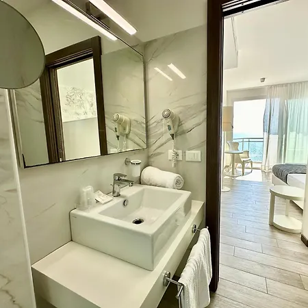 Nizza Frontemare Superior 3 Stelle Hotel 3*