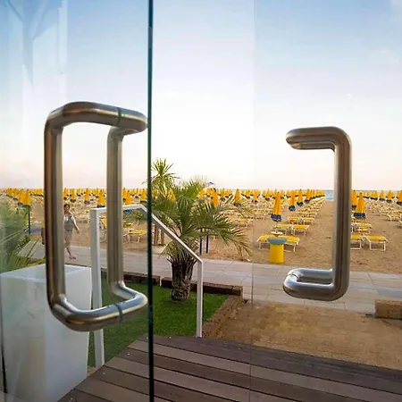 فندق Nizza Frontemare Superior 3 Stelle 3*